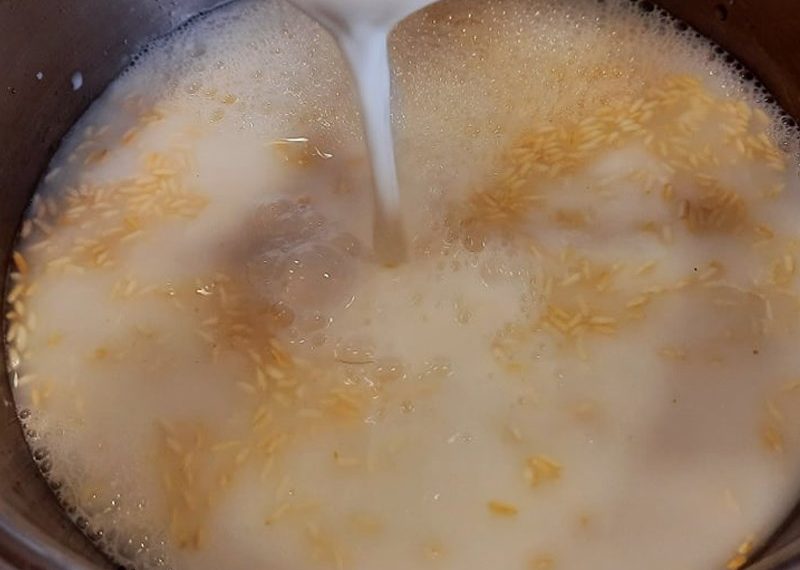 Bước 3: Nấu sữa gạo