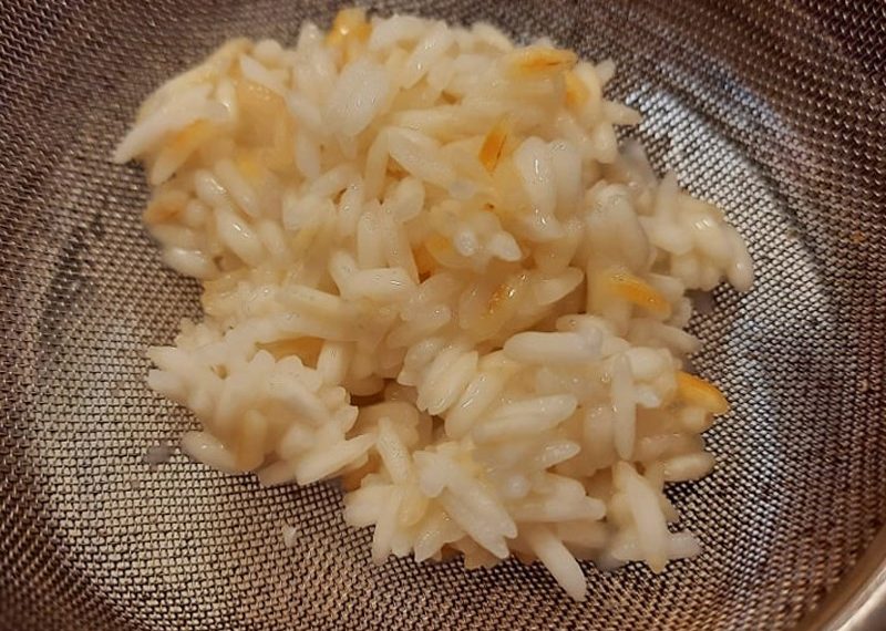 Bước 4: Lọc sữa gạo