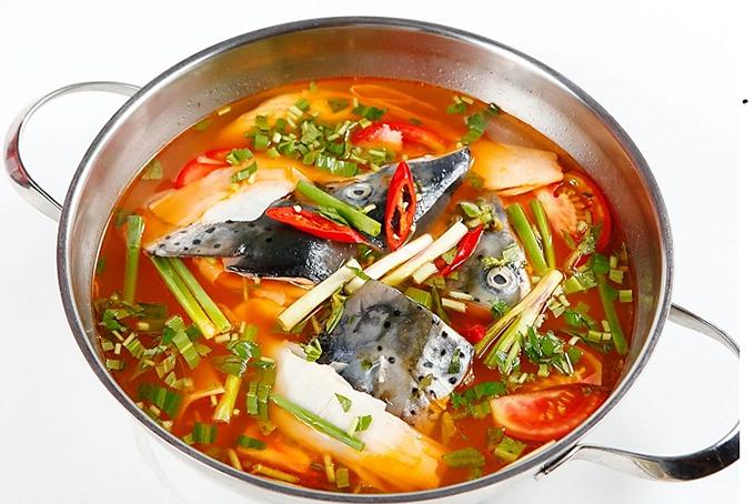Cách nấu lẩu đầu cá hồi măng chua